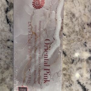Oriental Pink Prestige Diamond Matte Lipstick